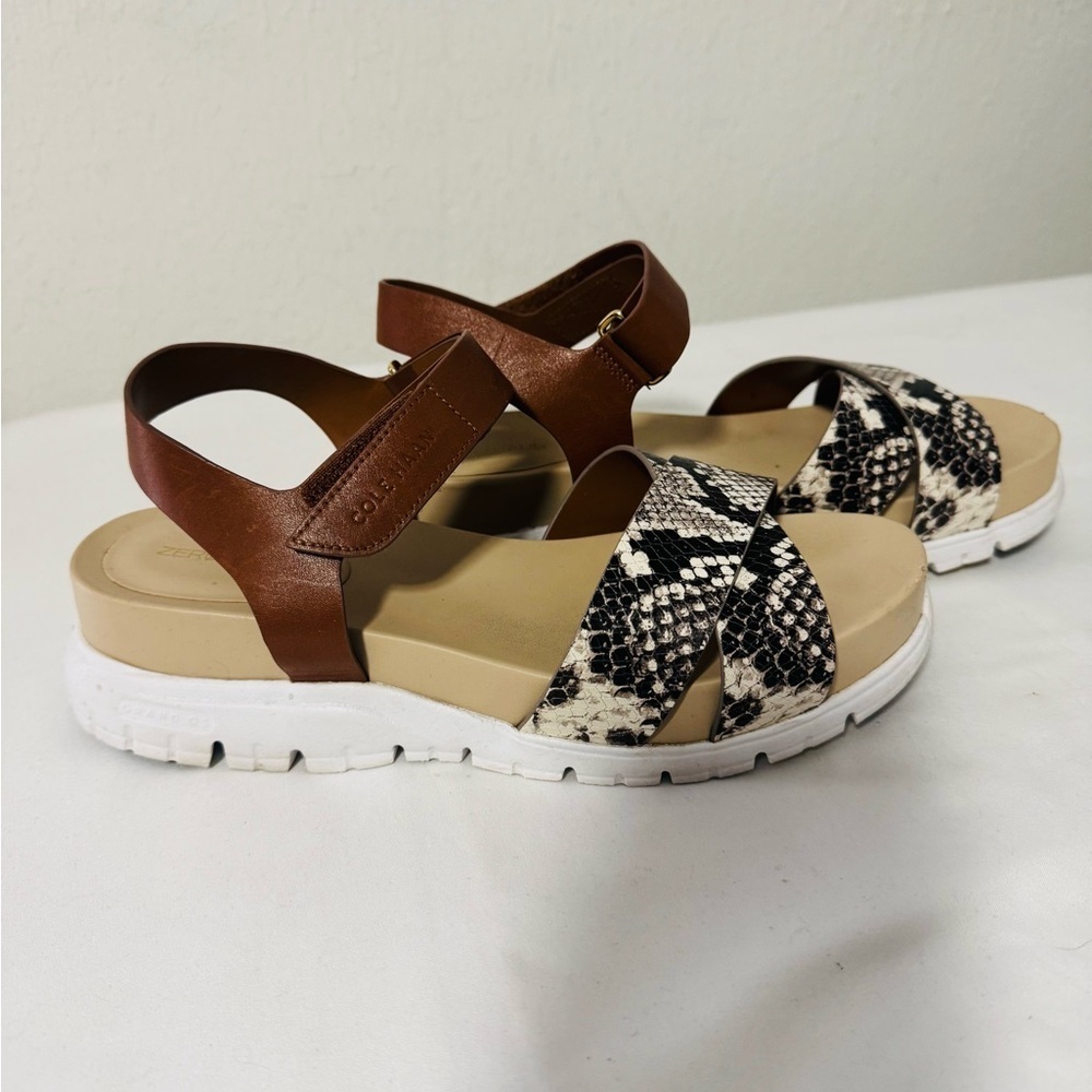 Cole Haan Women's 7B Zerogrand Sandal II Crisscross Soho Snake/Honey Color